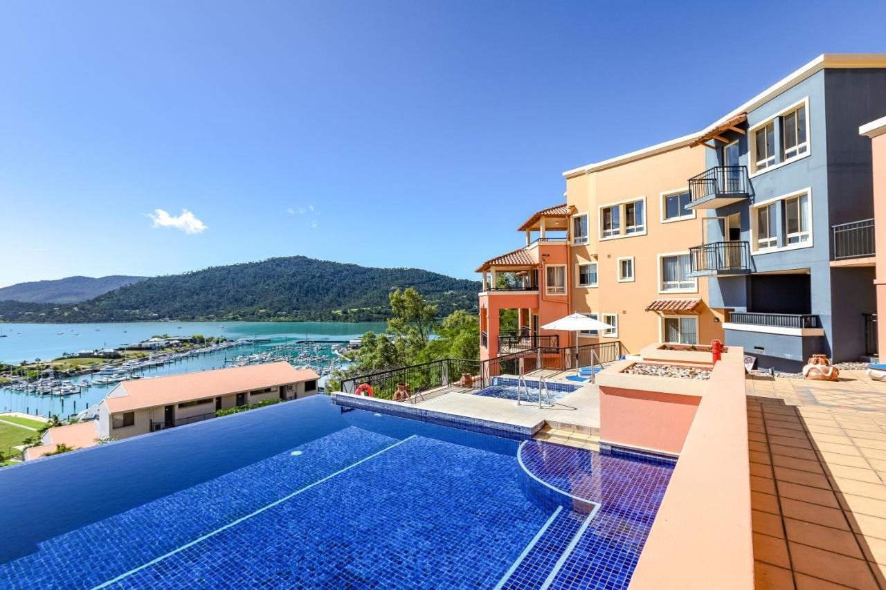 Martinique Whitsunday Resort Еърли Бийч Екстериор снимка