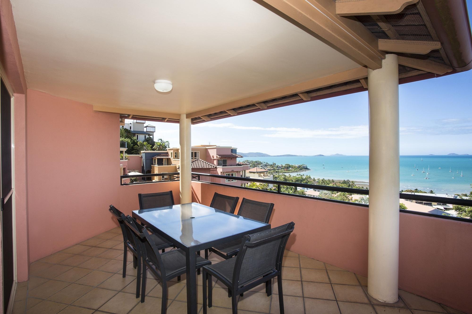 Martinique Whitsunday Resort Еърли Бийч Екстериор снимка