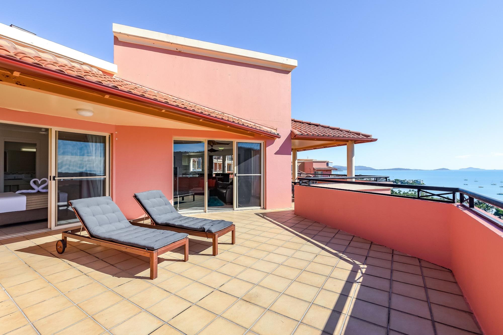 Martinique Whitsunday Resort Еърли Бийч Екстериор снимка
