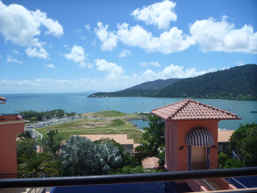 Martinique Whitsunday Resort Еърли Бийч Екстериор снимка