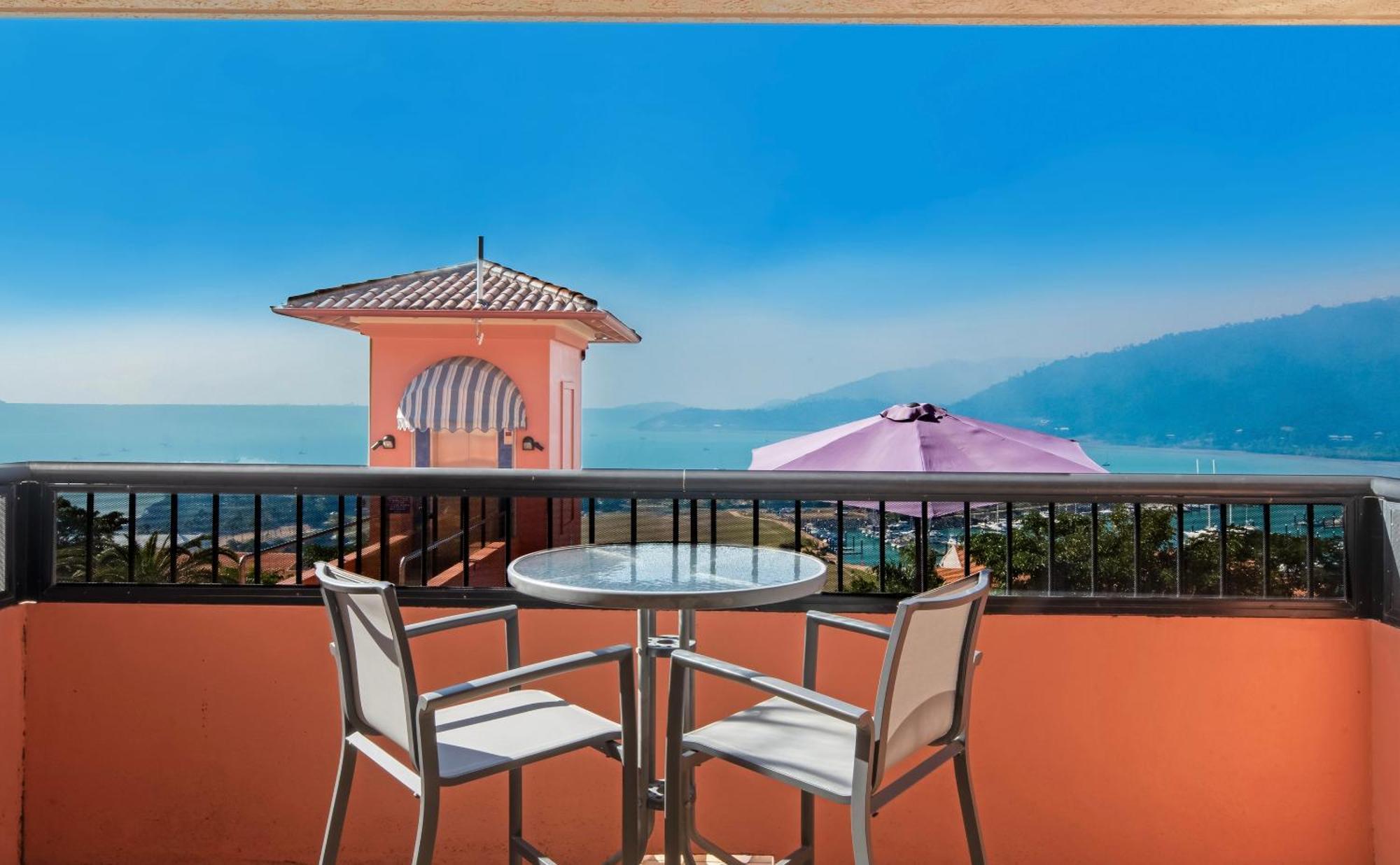 Martinique Whitsunday Resort Еърли Бийч Екстериор снимка